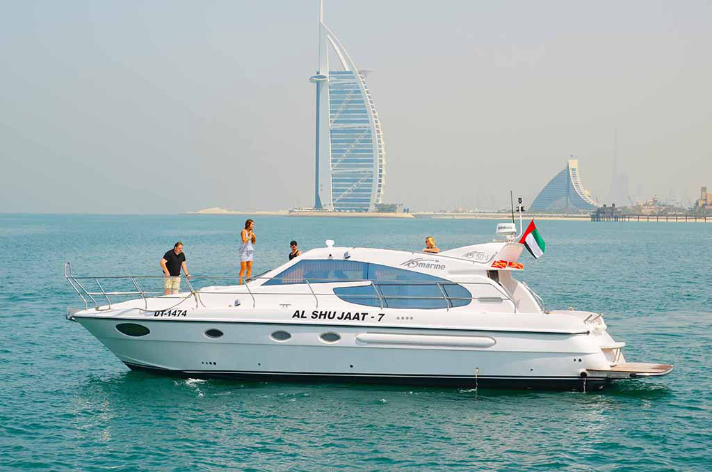 yacht cruising in dubai