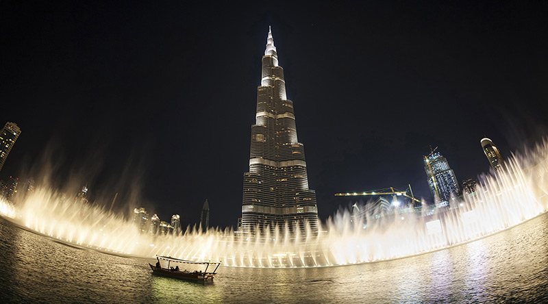 fountain-in-night